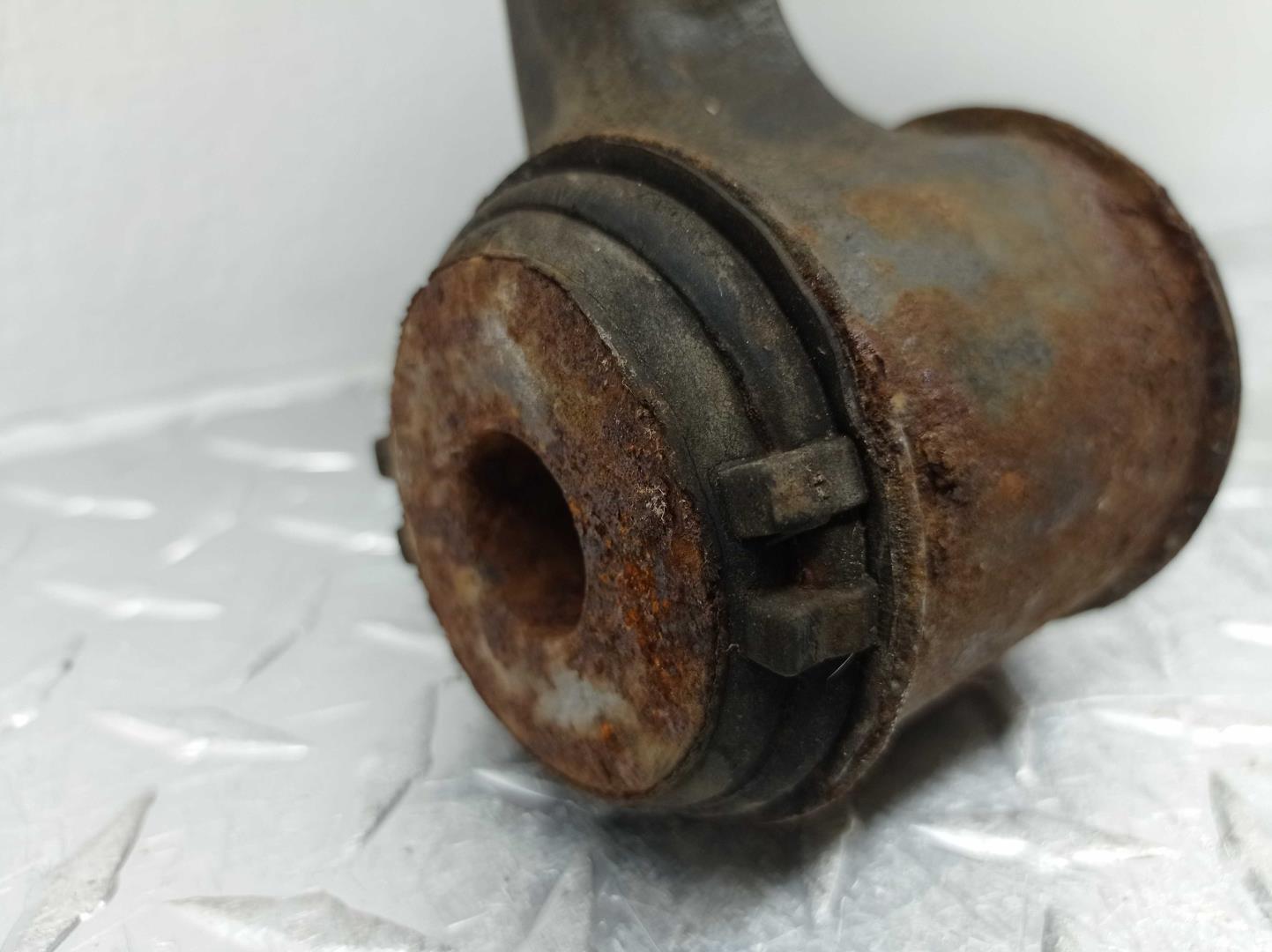 Рычаг передний нижний левый