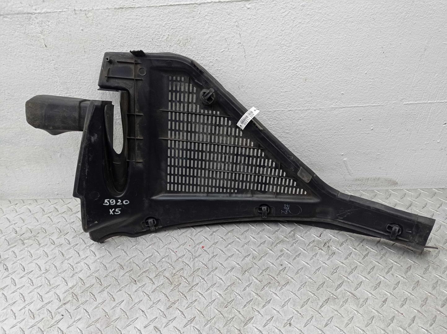 Решетка стеклоочистителей (Жабо)