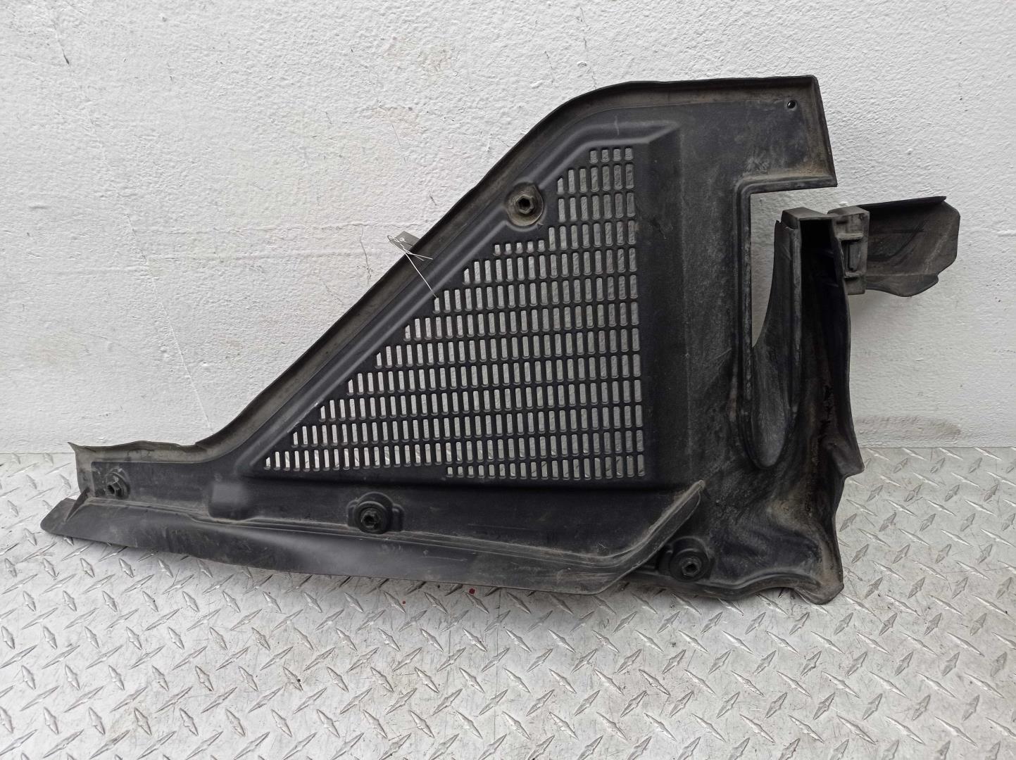 Решетка стеклоочистителей (Жабо)