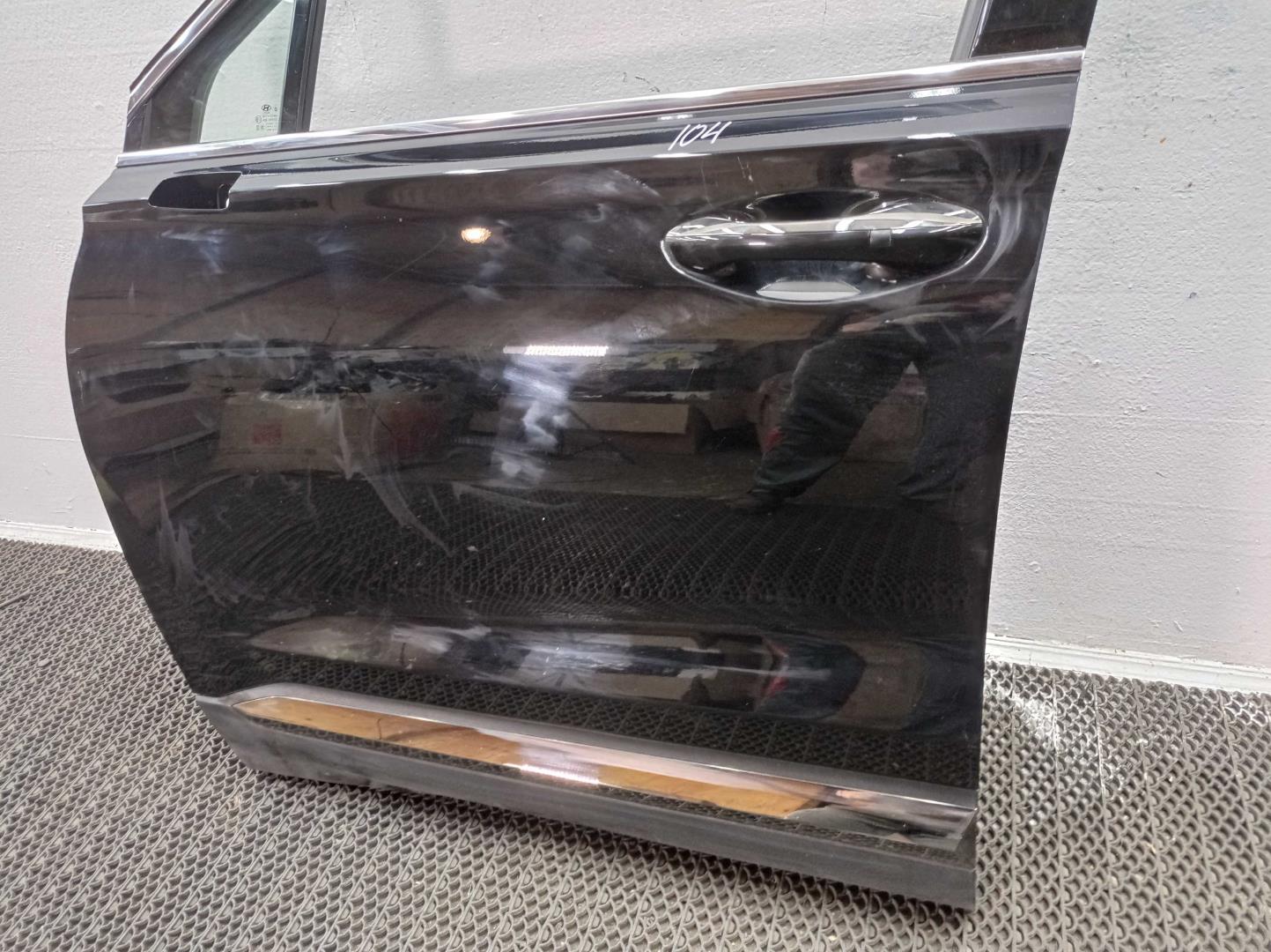 Замок двери передней левой