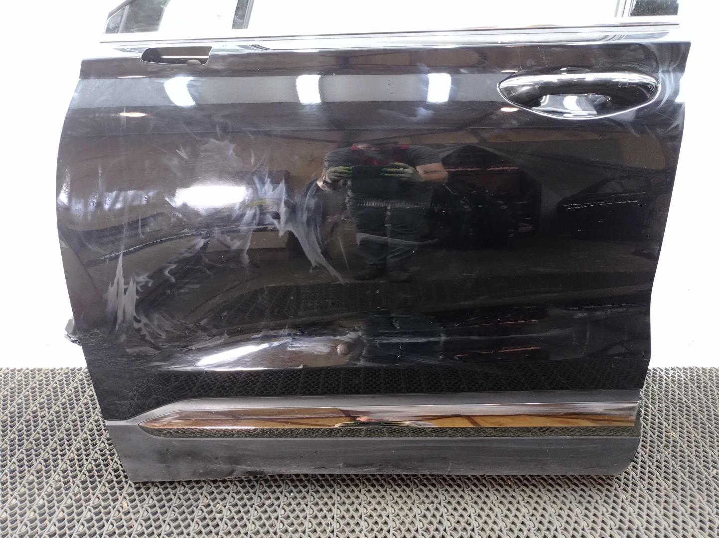 Замок двери передней левой