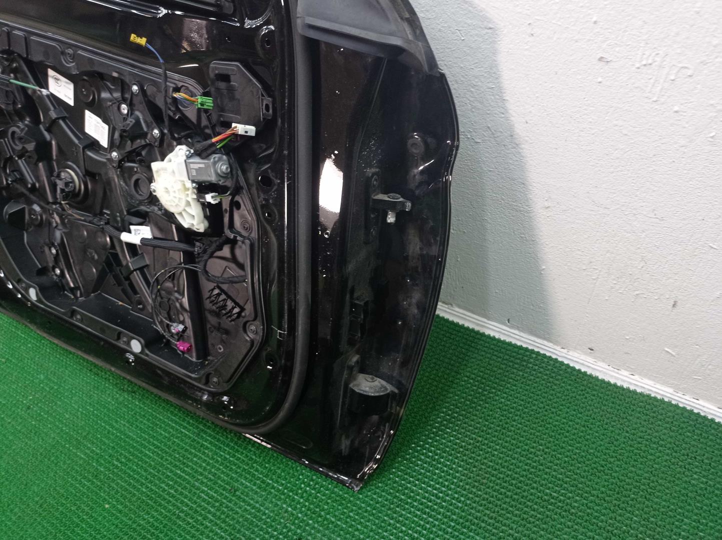 Дверь передняя левая