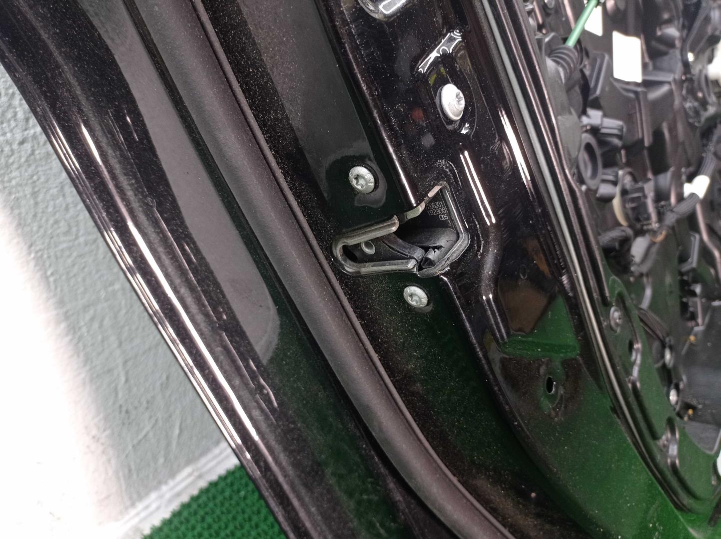 Дверь передняя левая