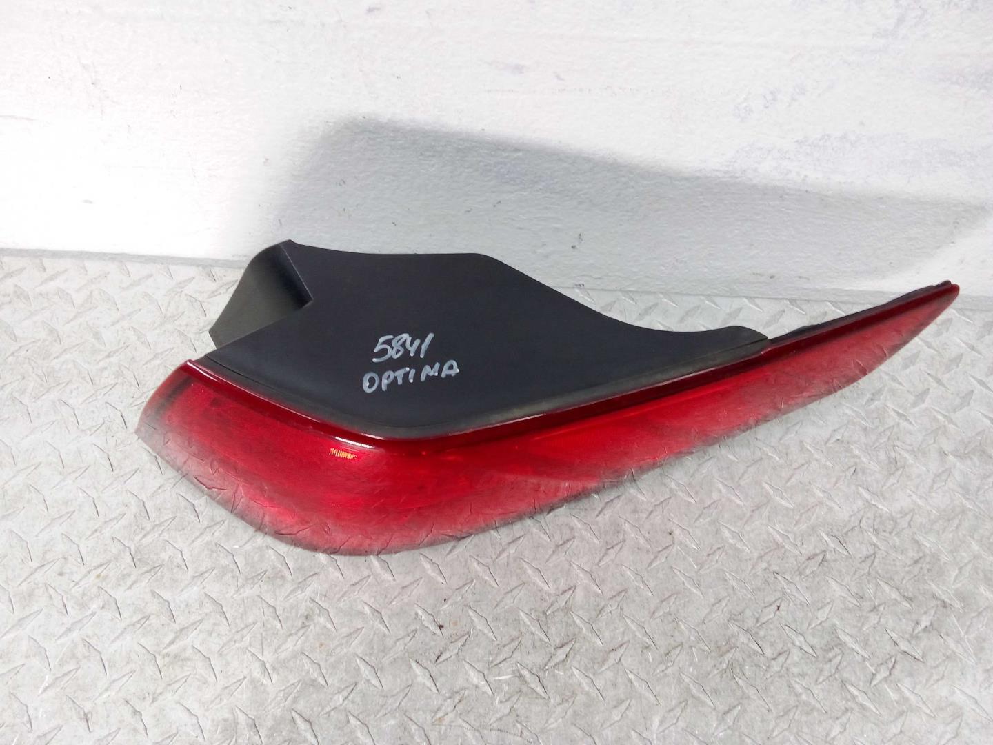 Фонарь задний наружный правый