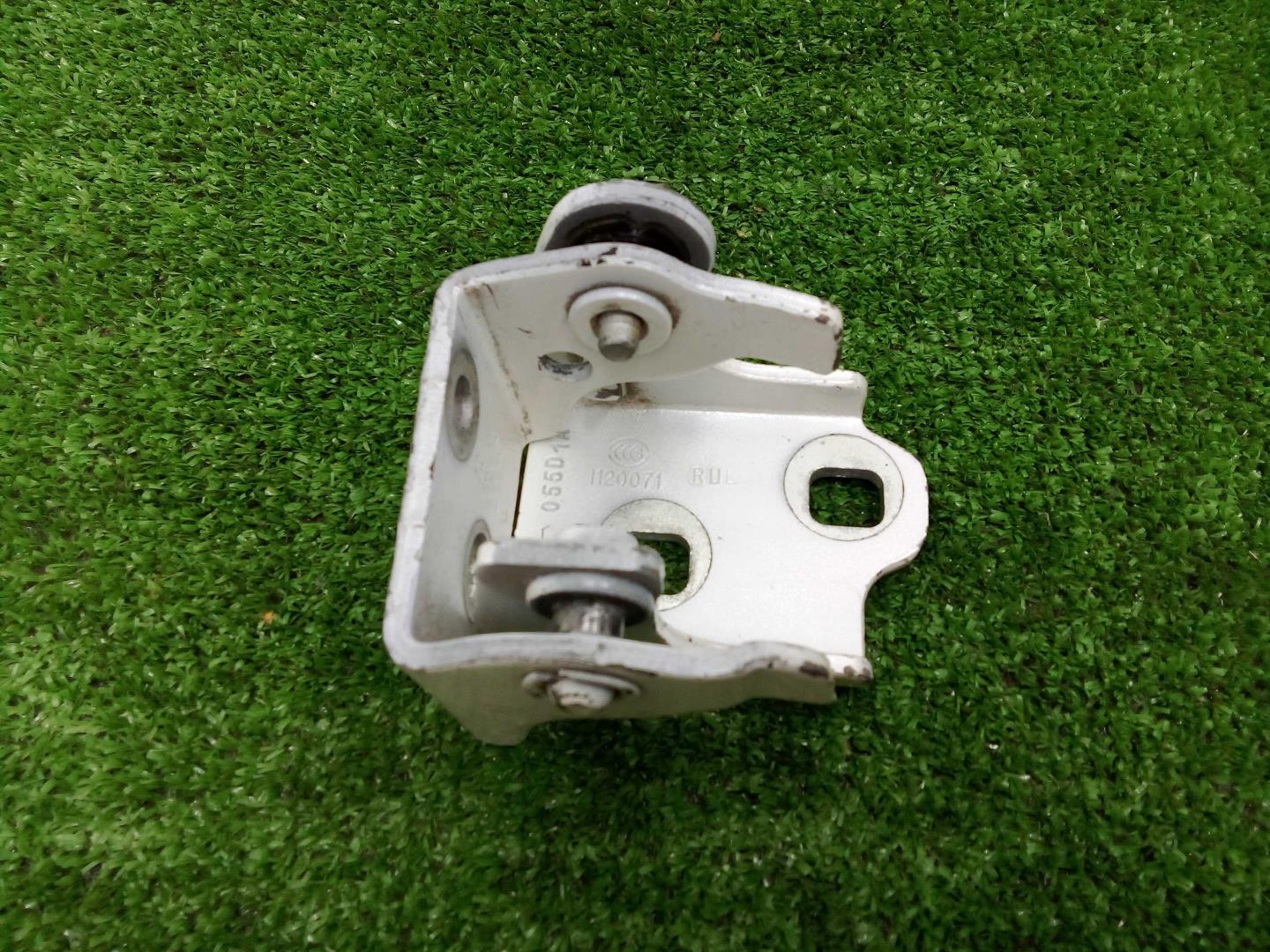 Петля двери