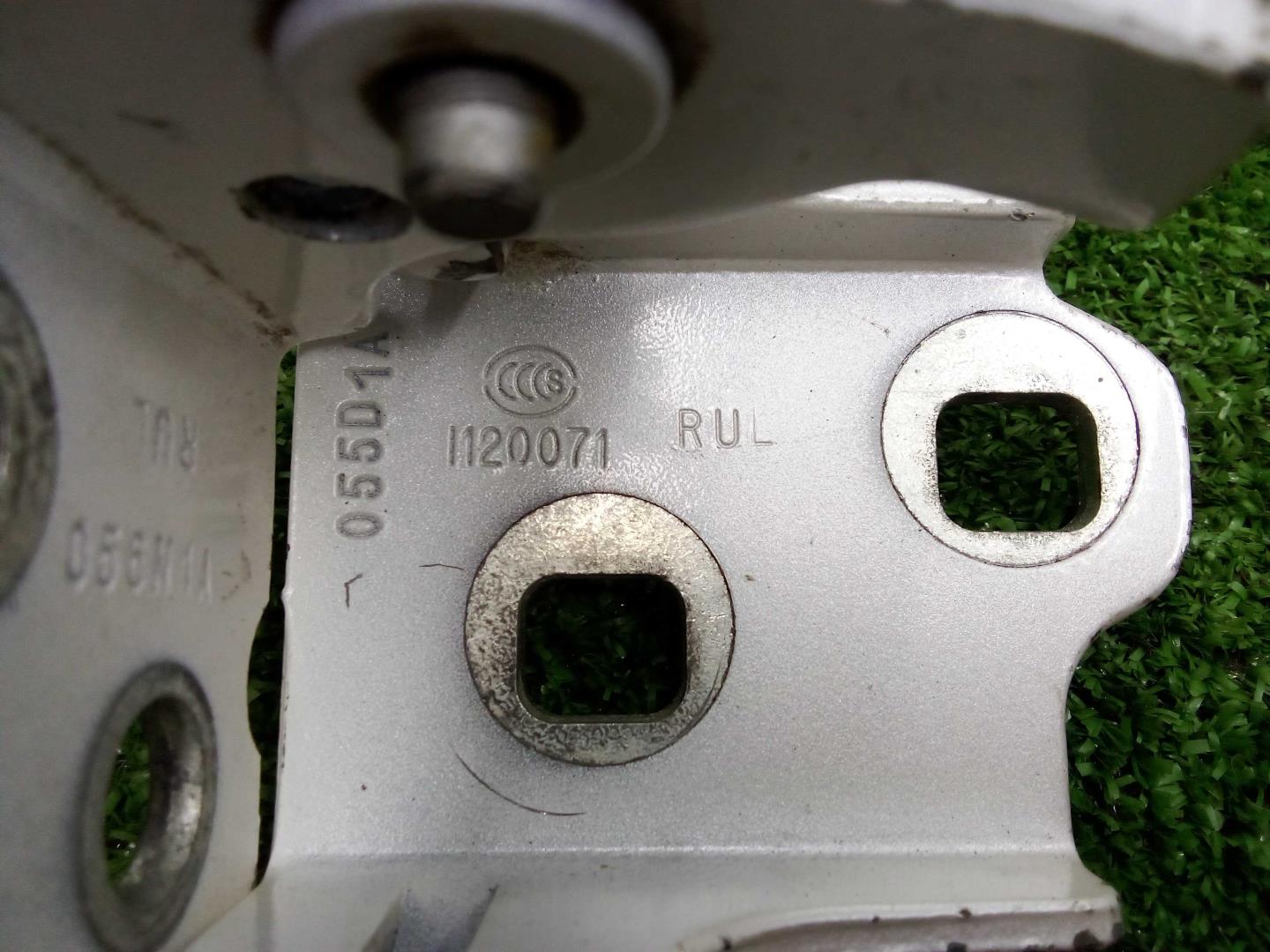 Петля двери