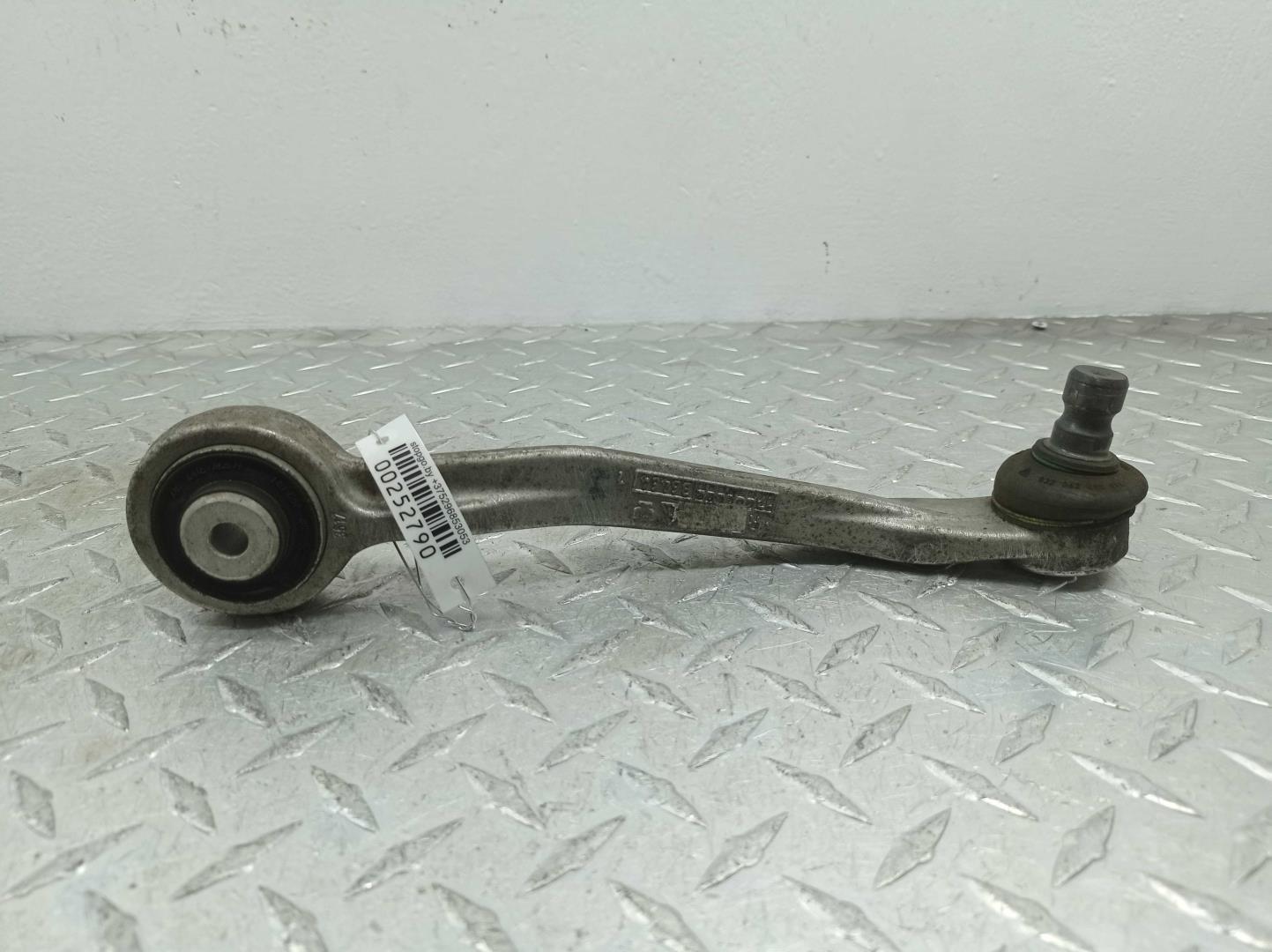 Рычаг передний верхний правый