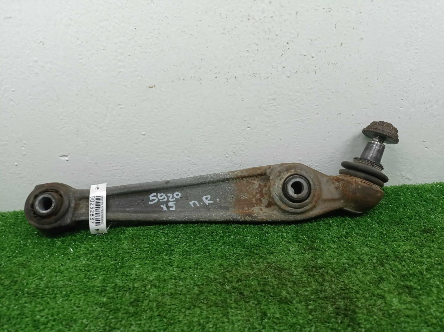 Рычаг передний нижний правый
