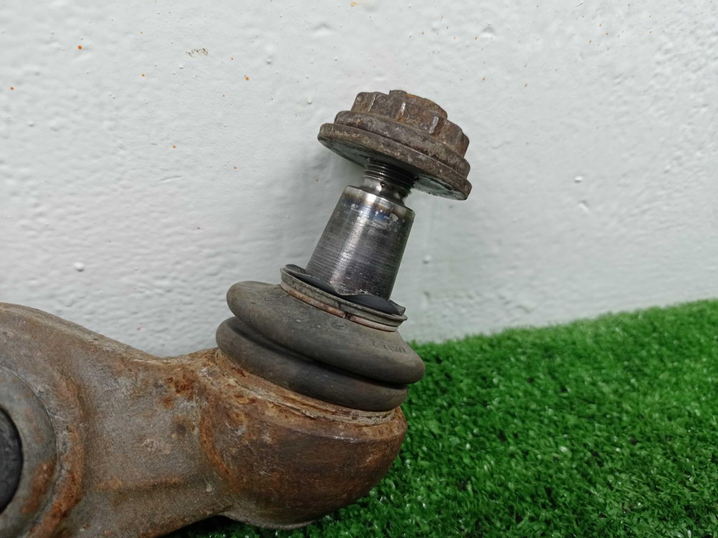 Рычаг передний нижний правый