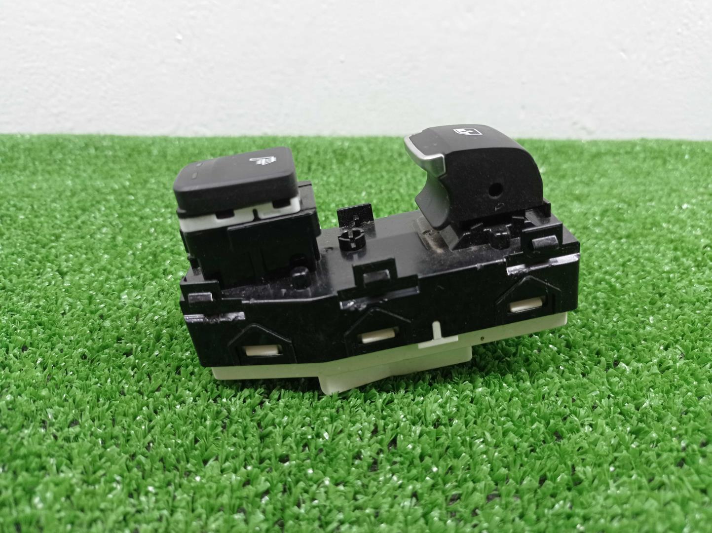 Кнопка стеклоподъемника