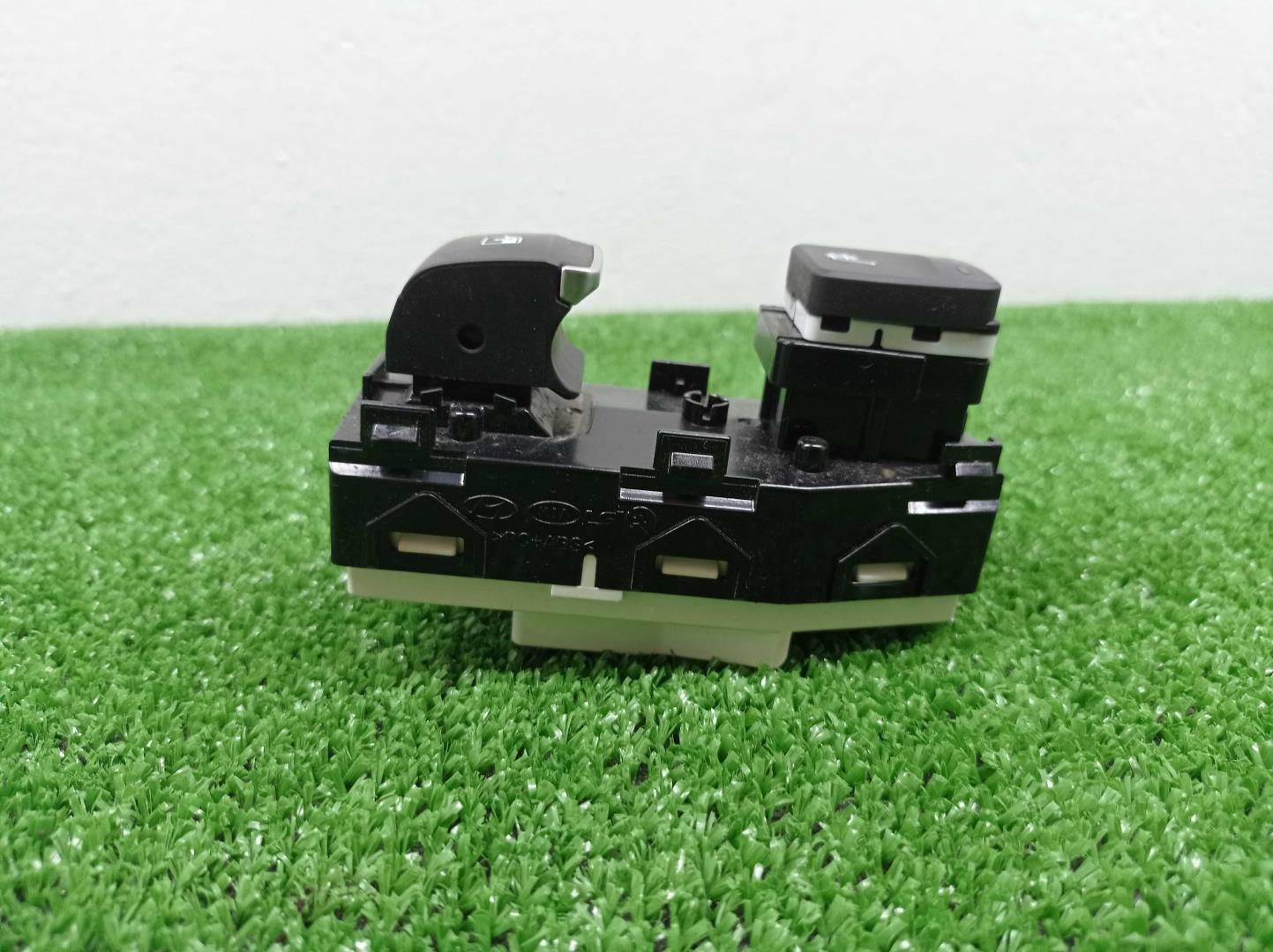 Кнопка стеклоподъемника