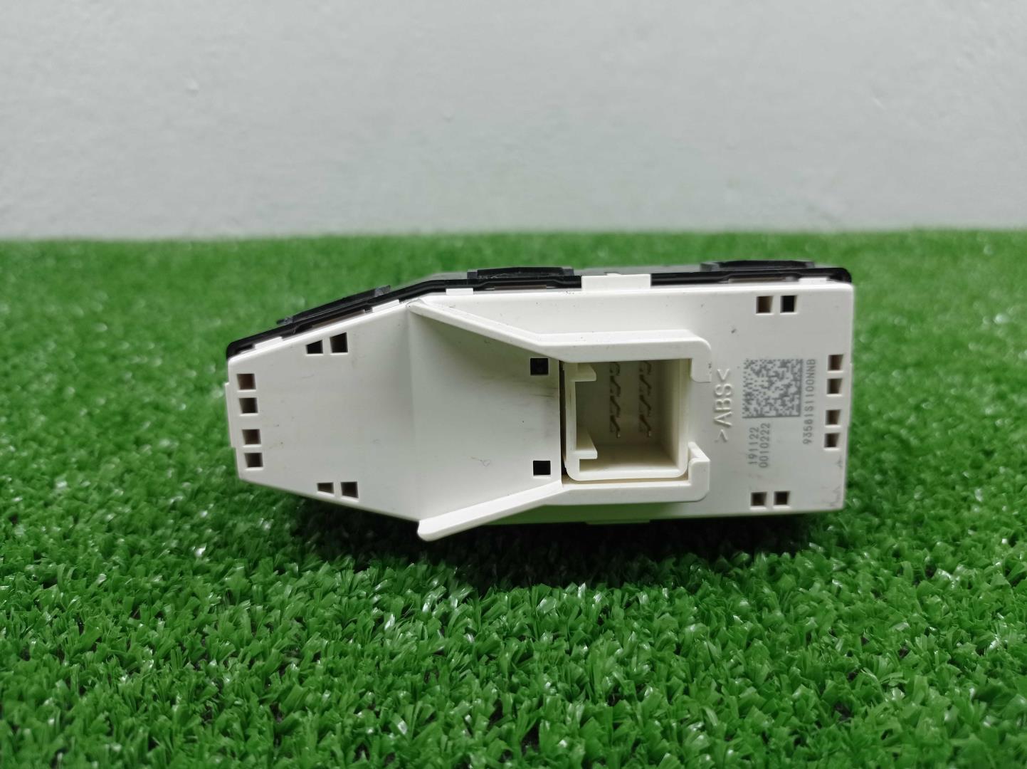 Кнопка стеклоподъемника