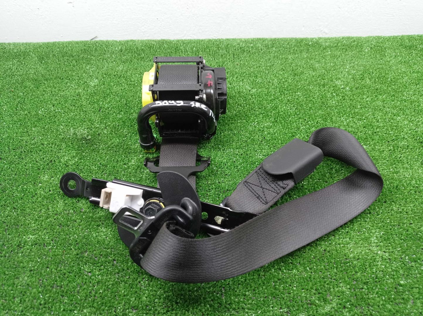 Ремень безопасности