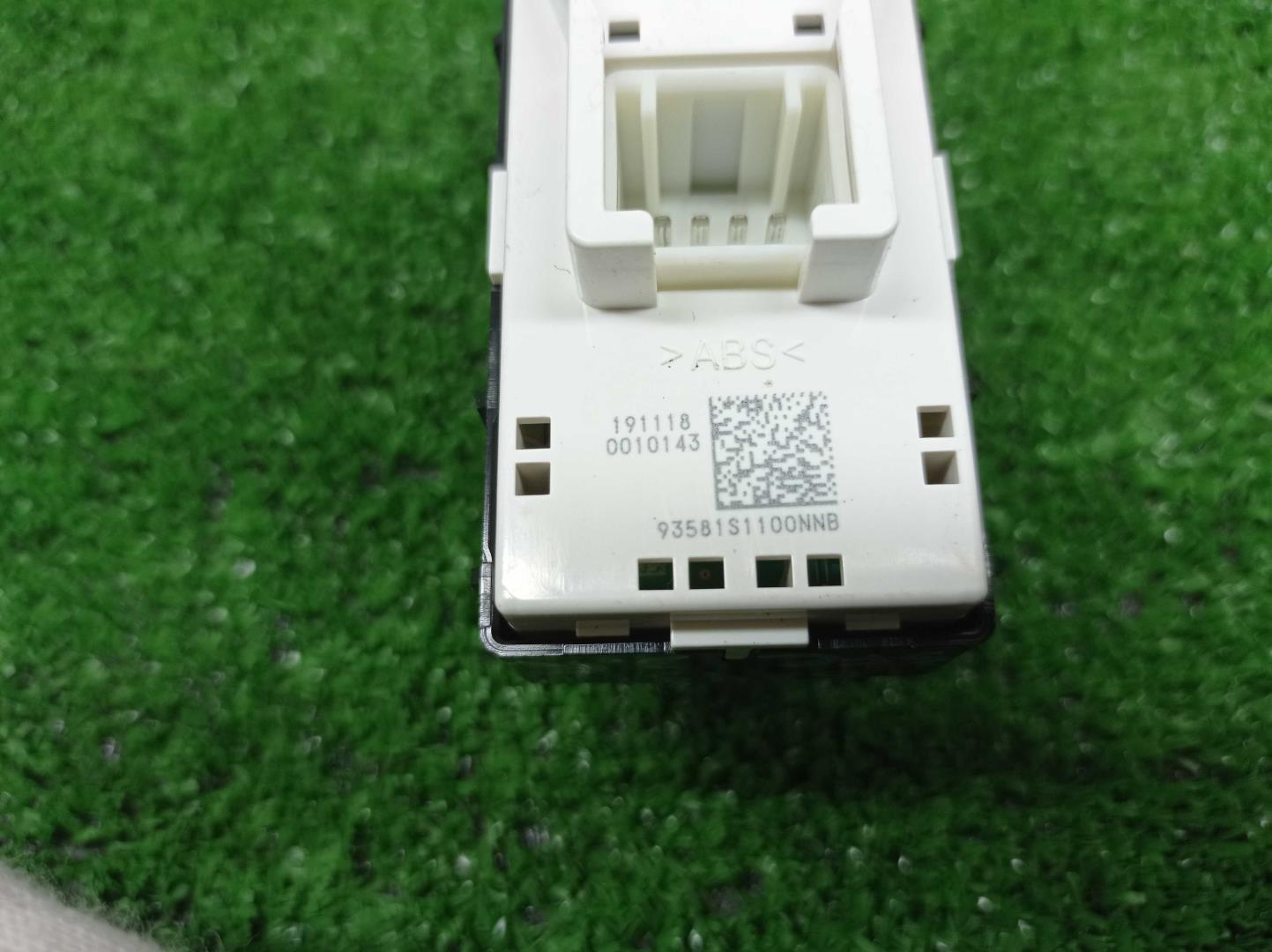 Кнопка стеклоподъемника