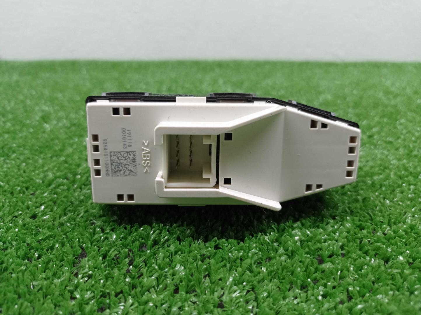 Кнопка стеклоподъемника