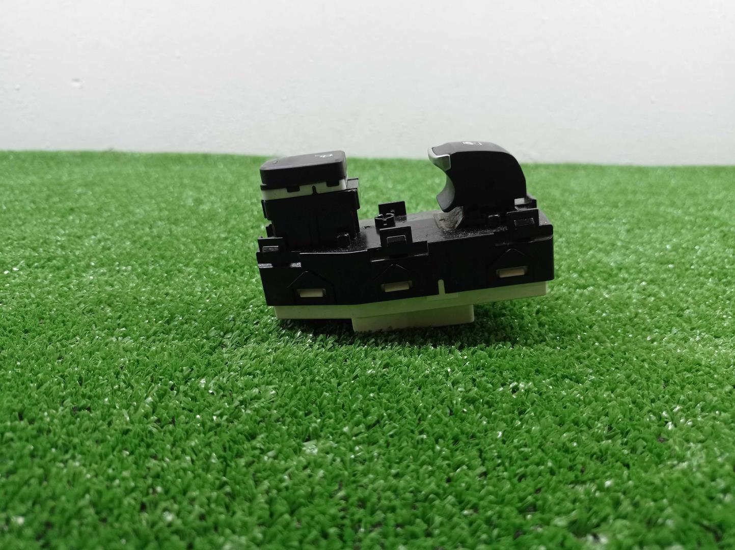 Кнопка стеклоподъемника