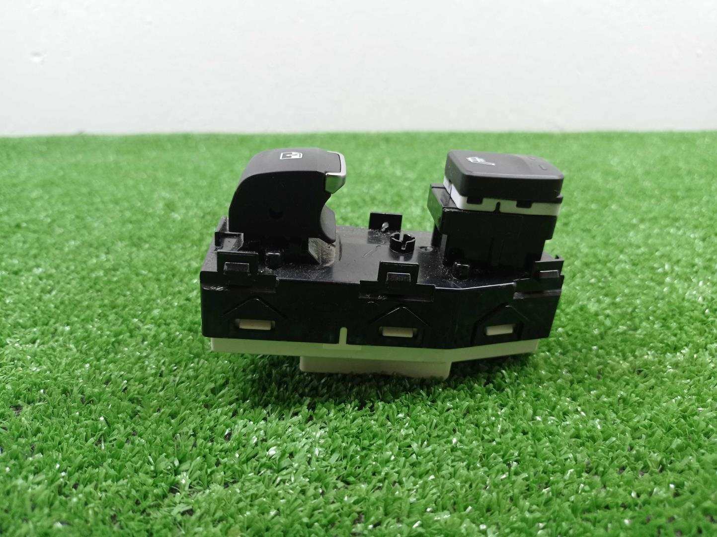 Кнопка стеклоподъемника