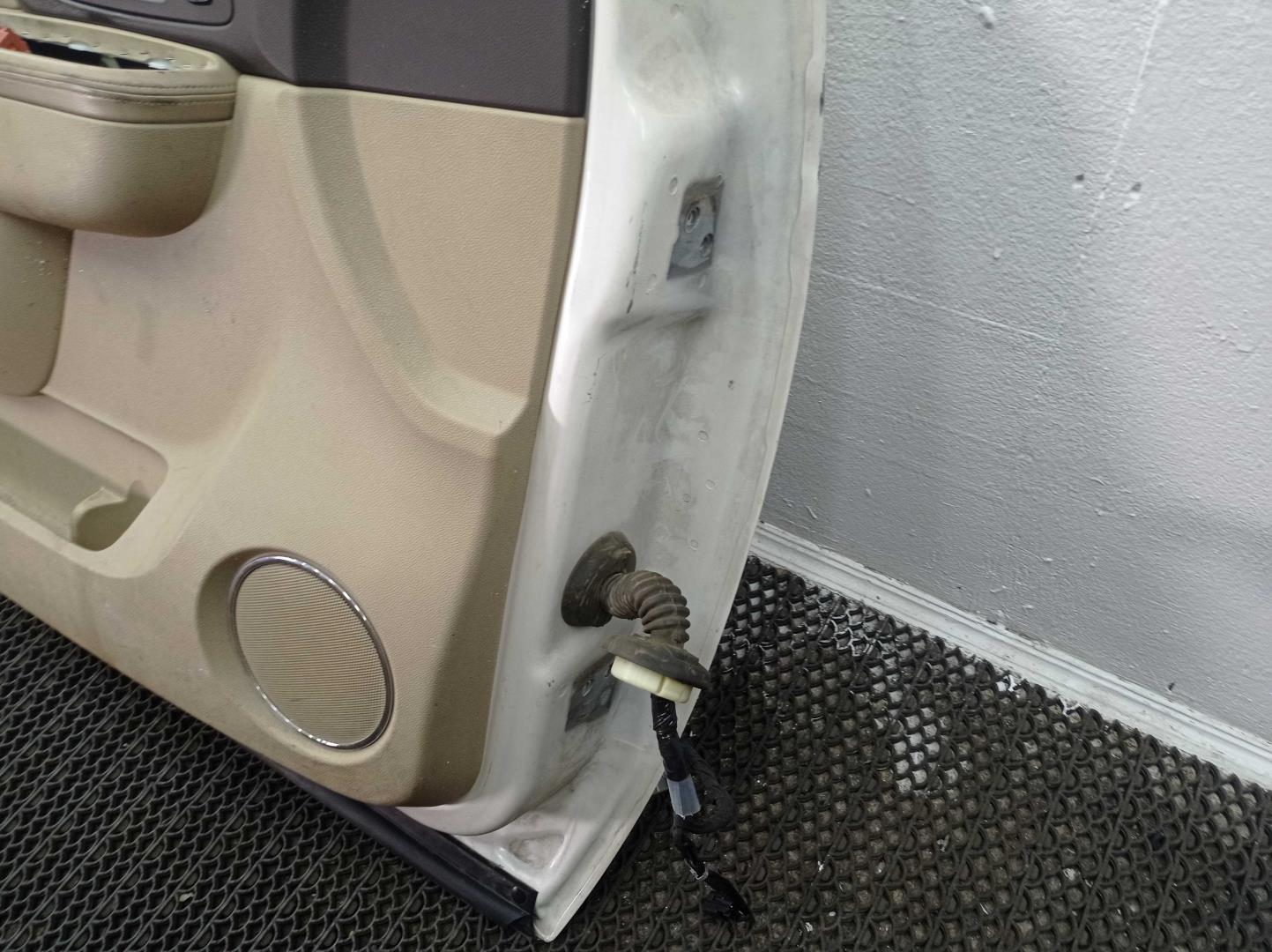 Дверь передняя левая