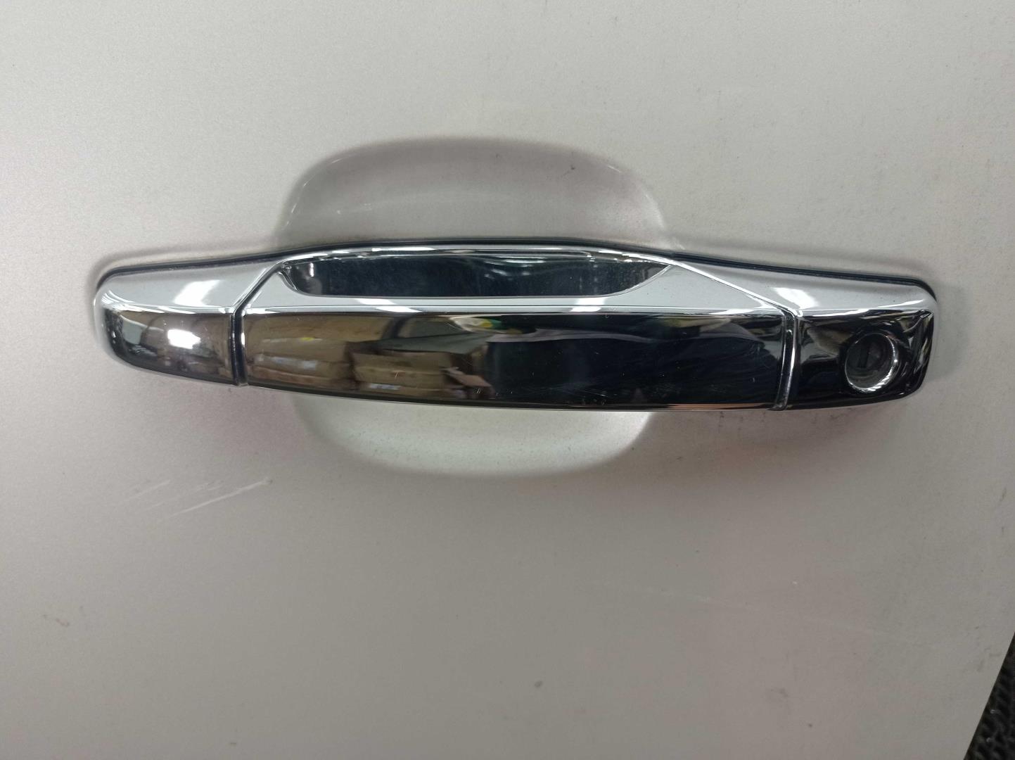 Замок двери передней левой