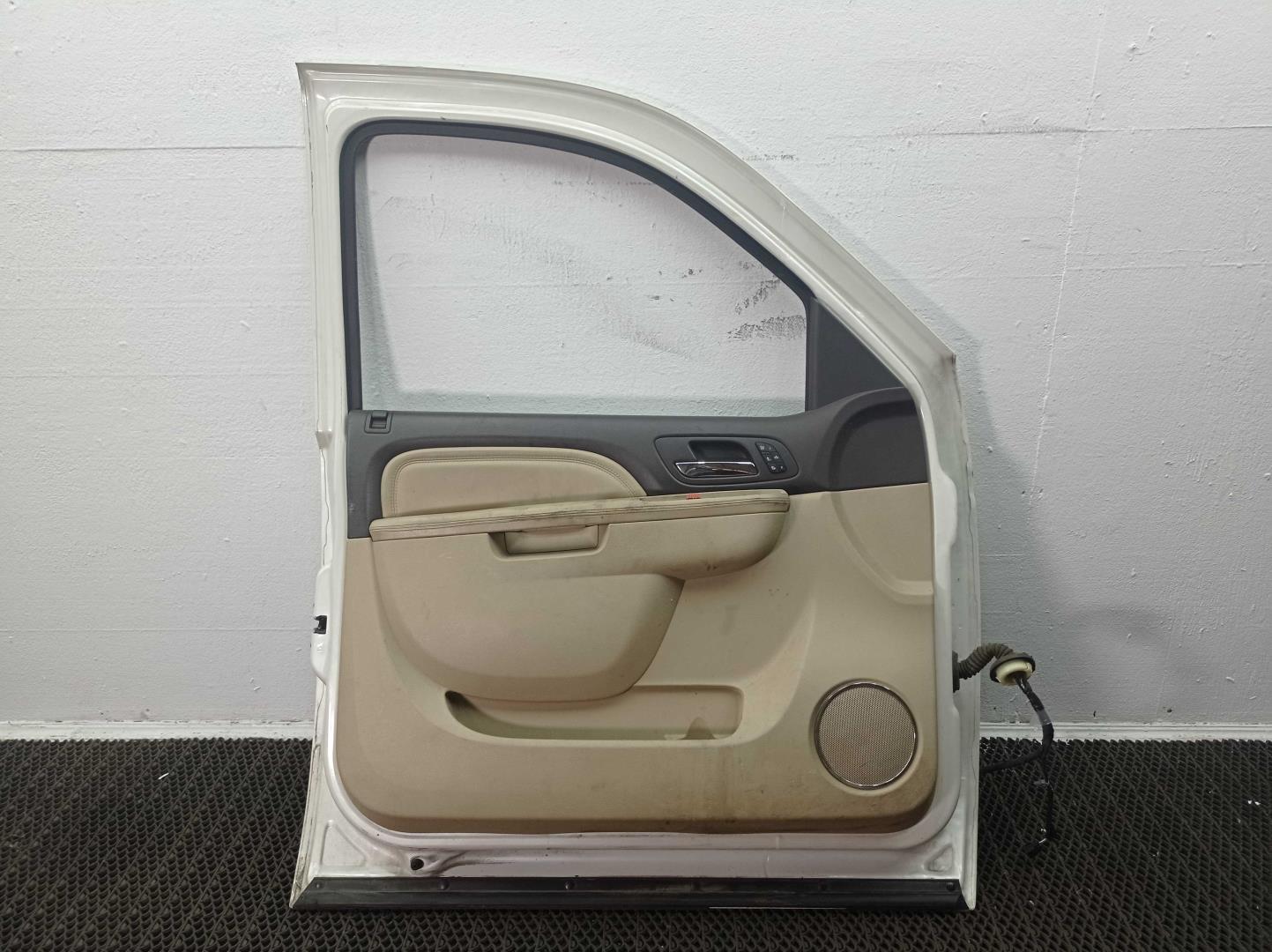 Замок двери передней левой