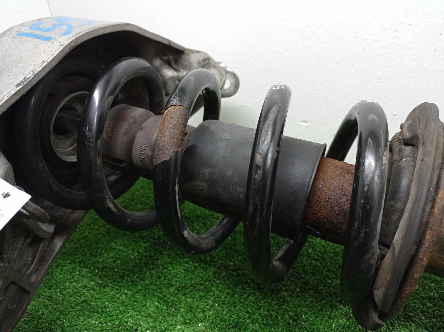 Амортизатор передний левый