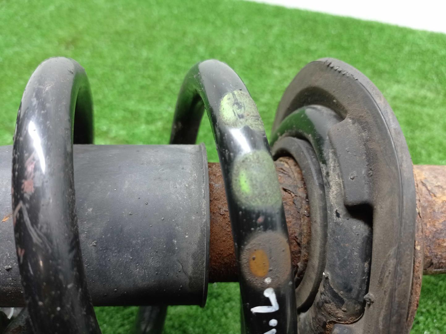 Амортизатор передний левый