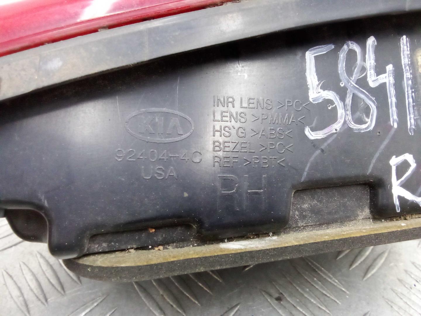 Фонарь задний внутренний правый