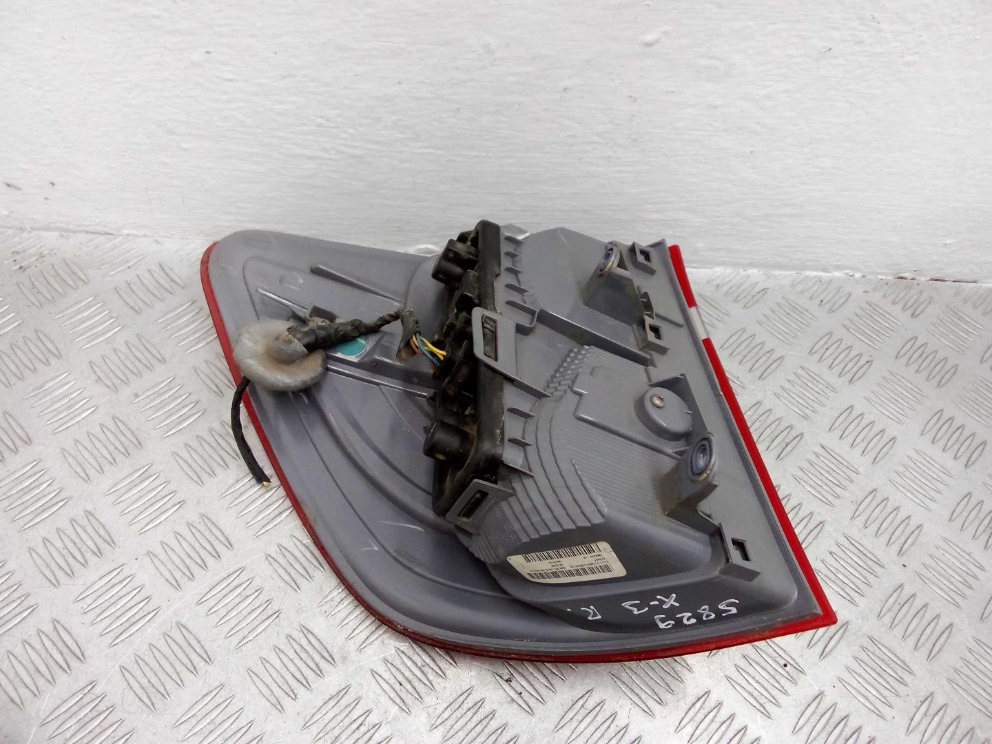 Фонарь задний наружный правый