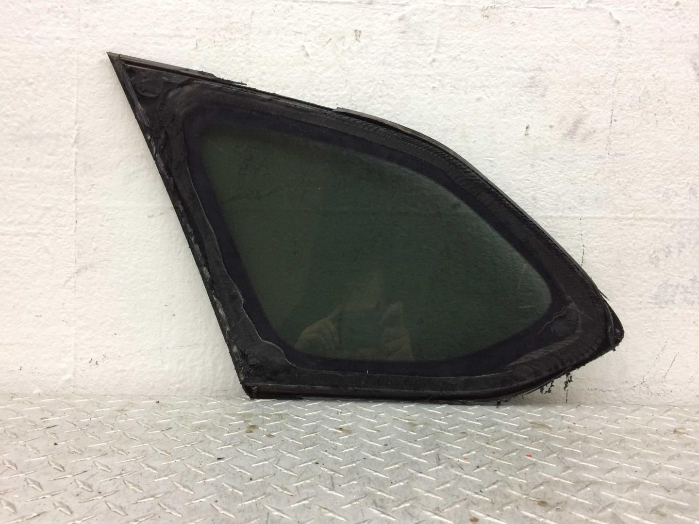 Стекло кузовное глухое правое