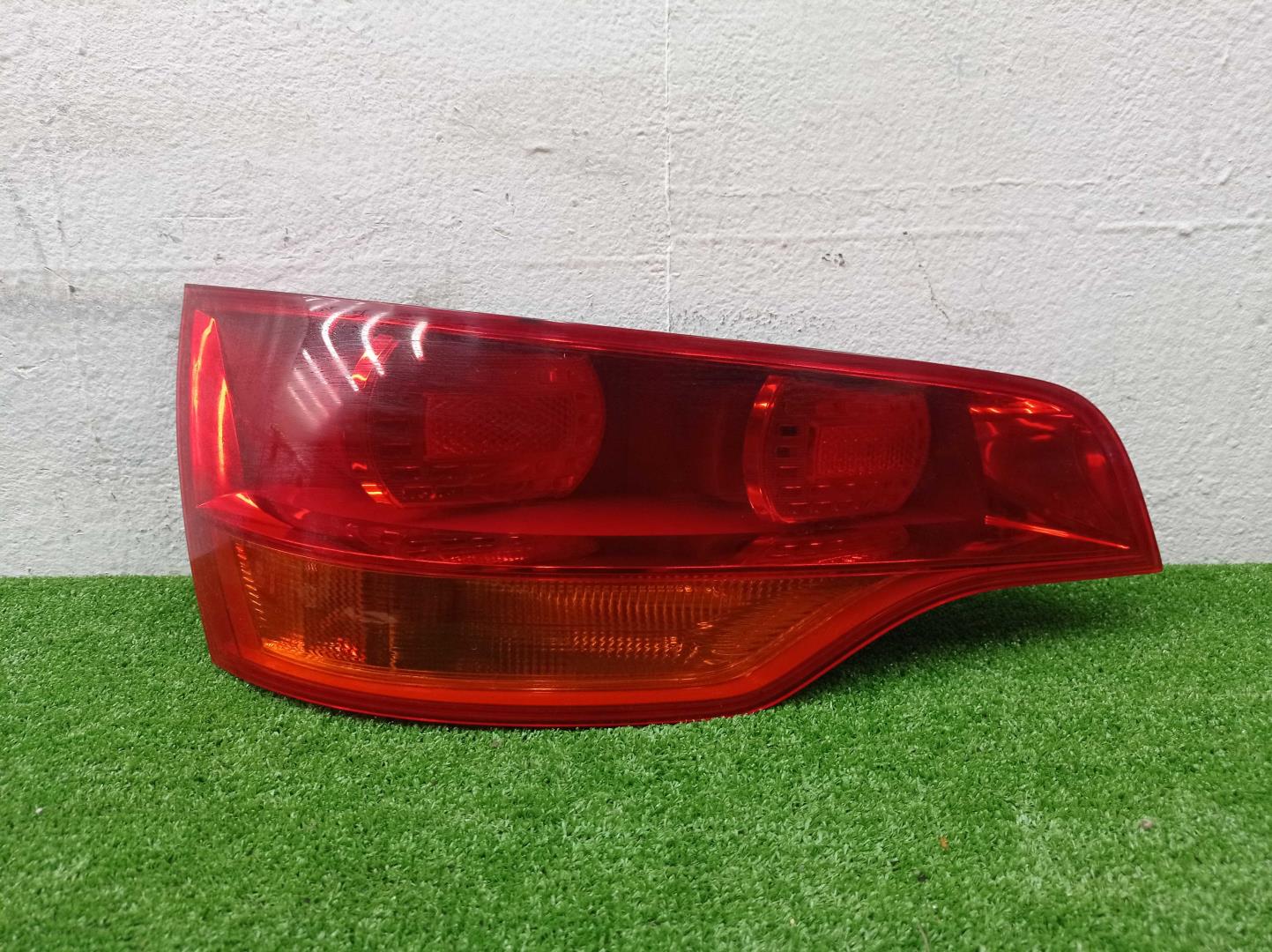 Фонарь задний наружный левый