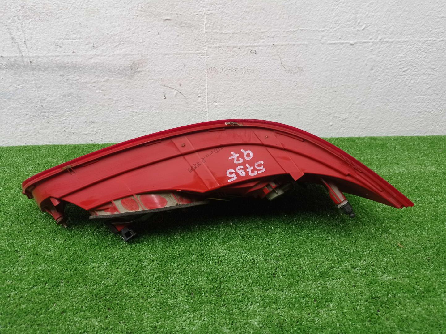 Фонарь задний наружный левый