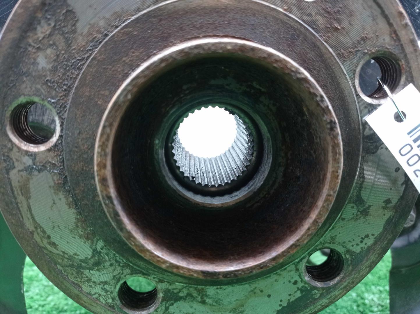 Кулак поворотный передний правый