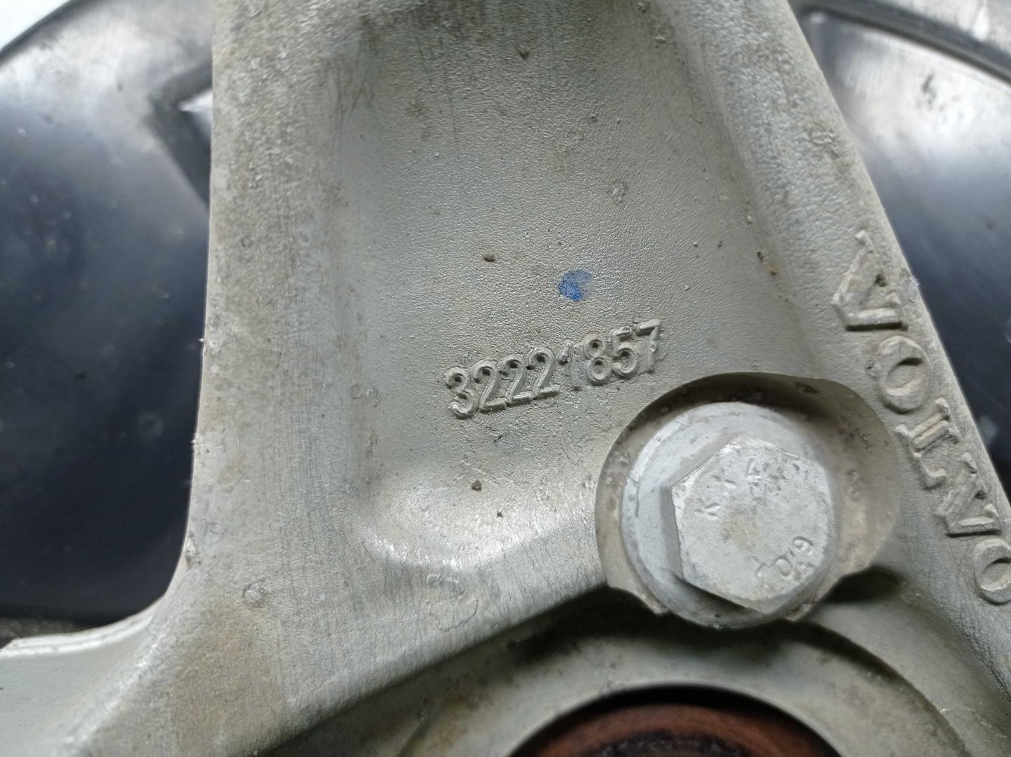 Кулак поворотный передний правый