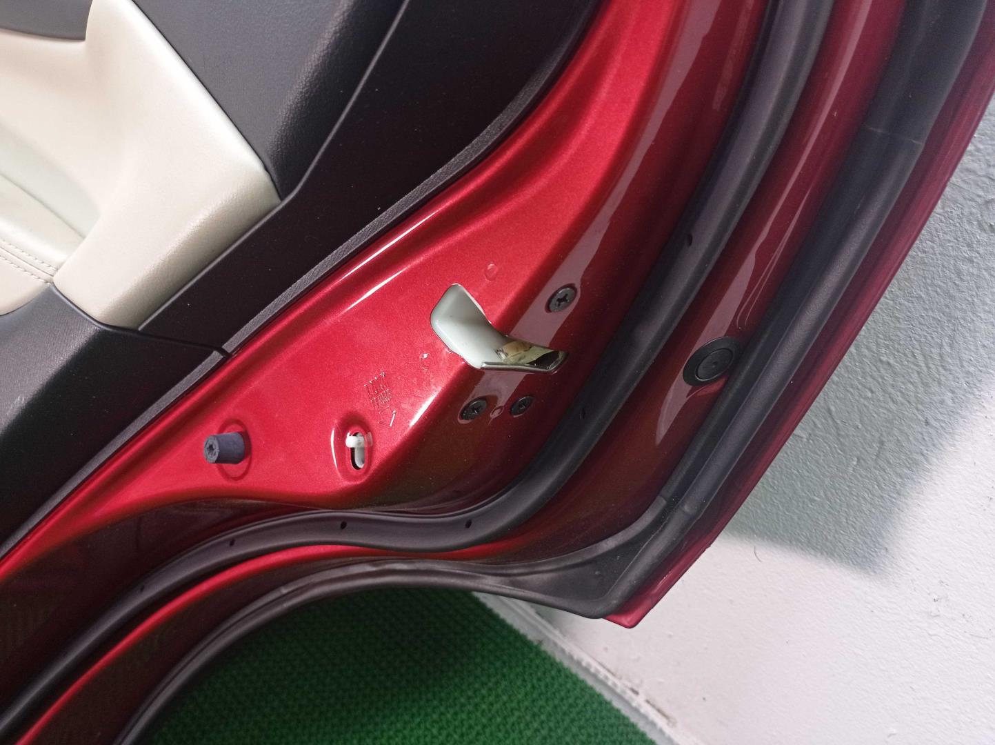 Стекло двери задней правой