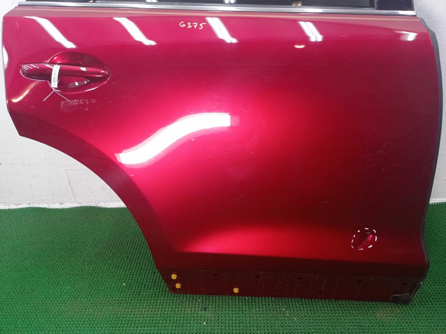 Стекло двери задней правой