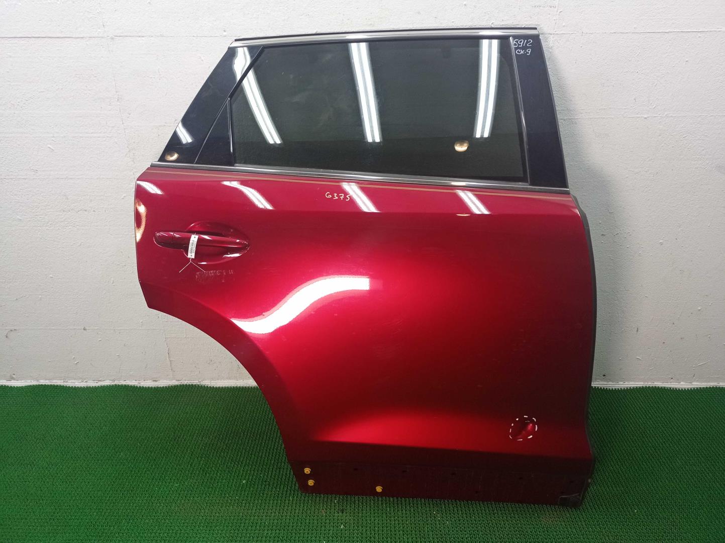 Стекло двери задней правой