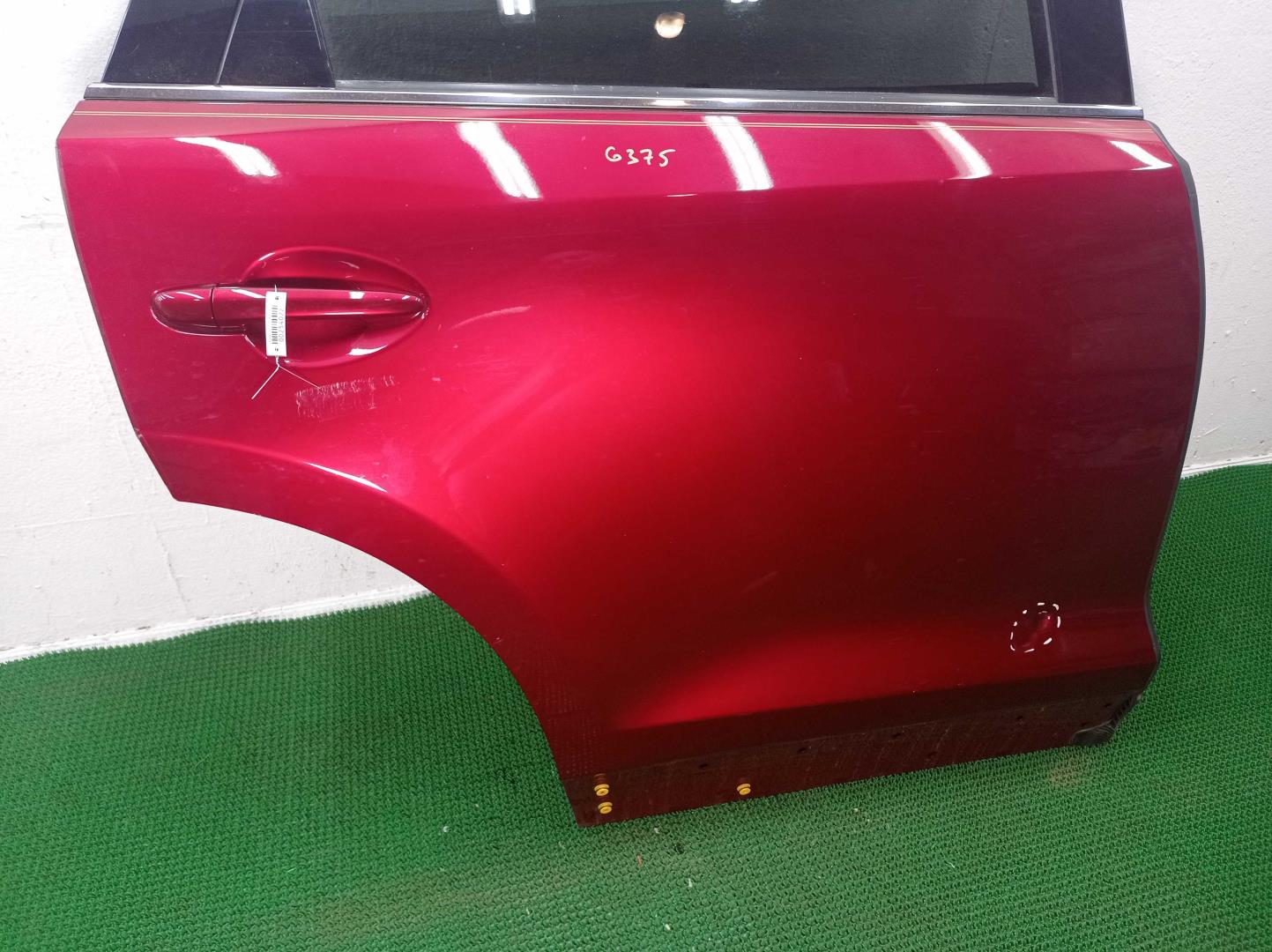 Стекло двери задней правой