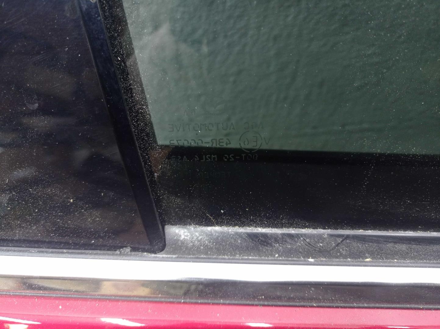 Стекло двери задней правой