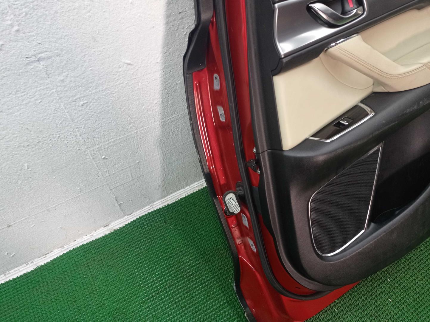 Стекло двери задней правой