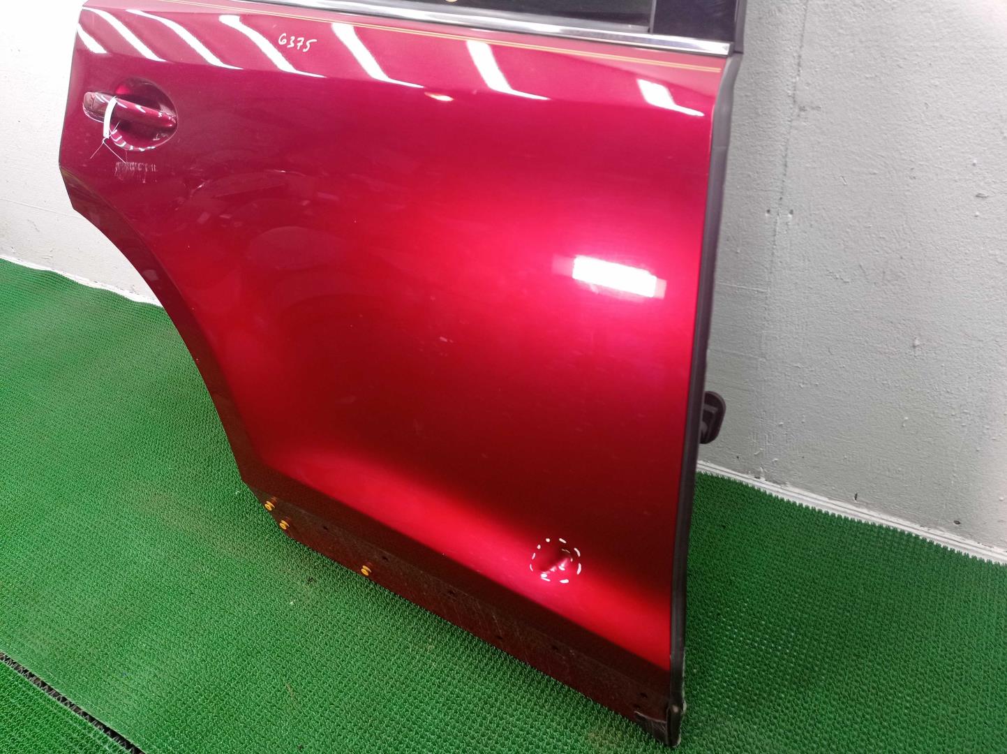 Стекло двери задней правой