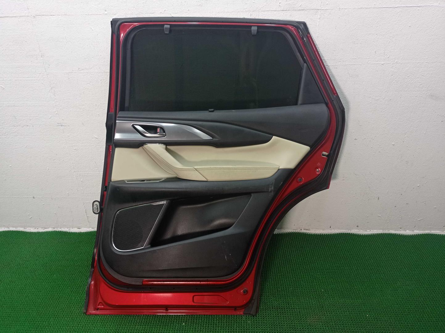 Стекло двери задней правой