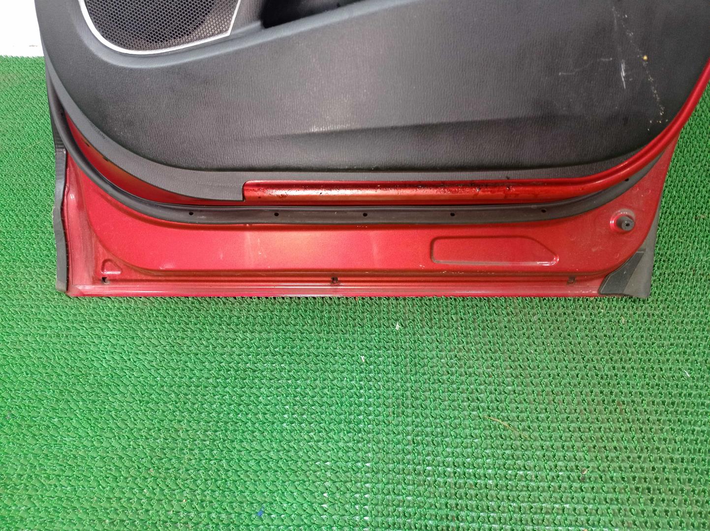 Стекло двери задней правой