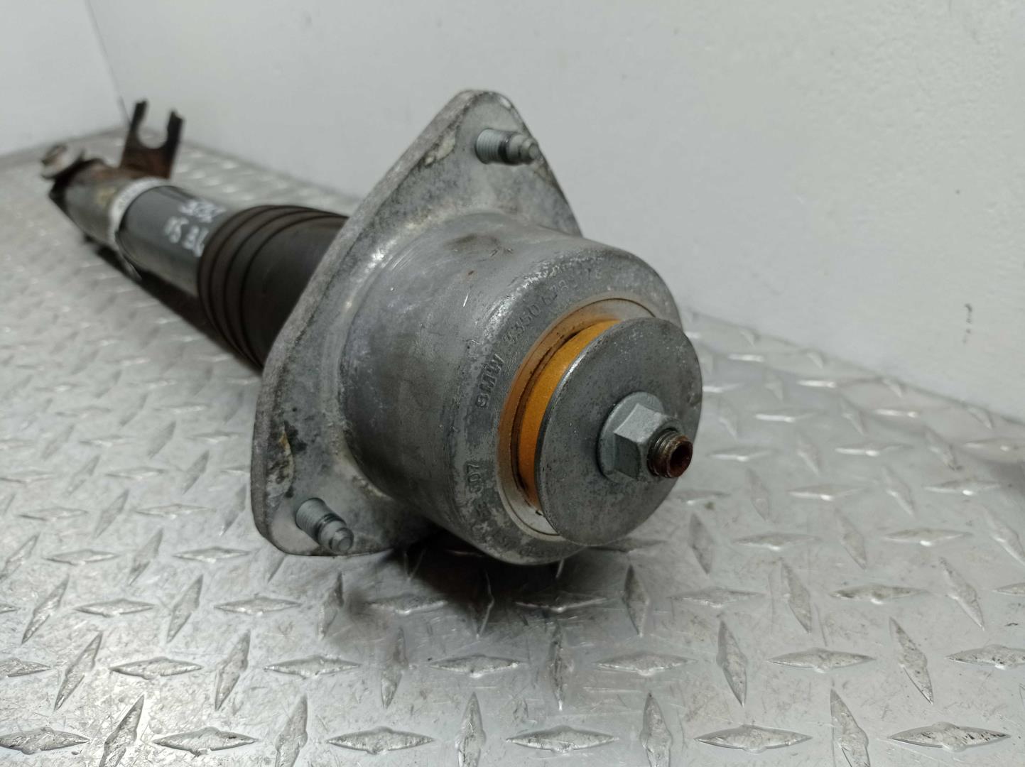 Амортизатор задний левый