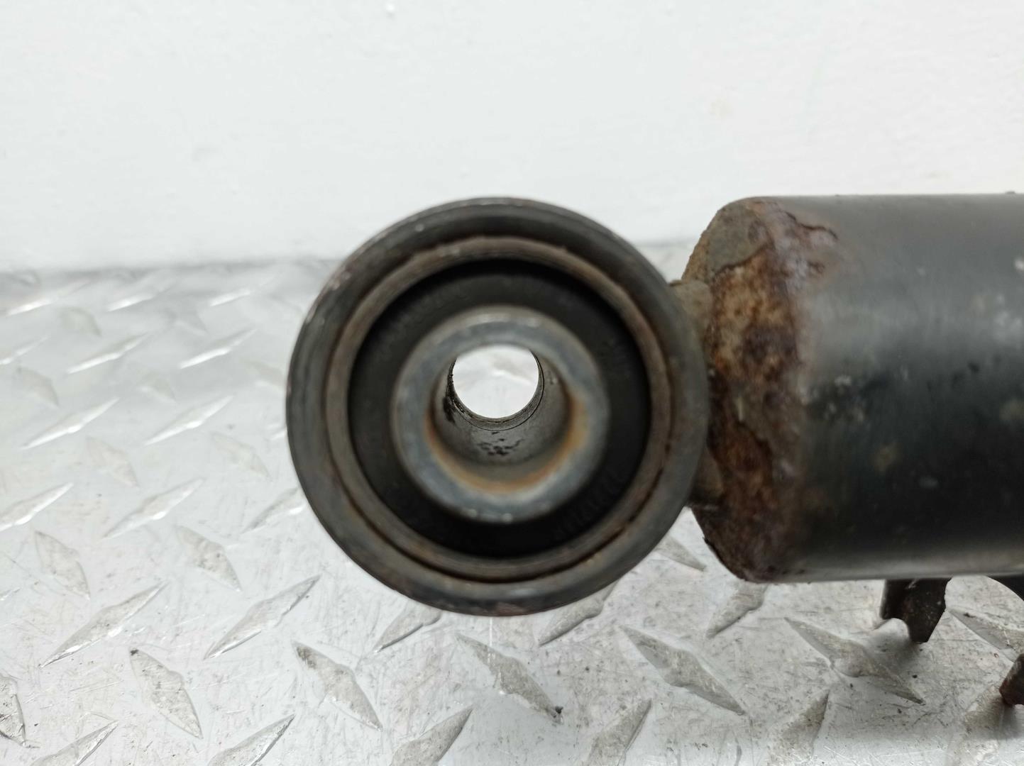 Амортизатор задний левый