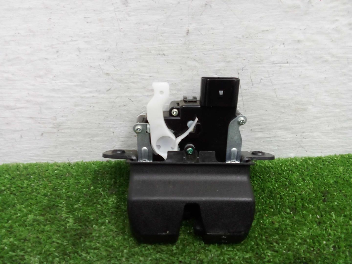 Замок багажника