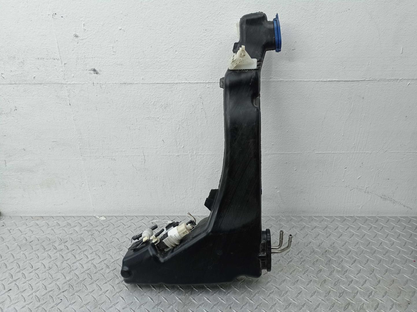 Бачок омывателя лобового стекла