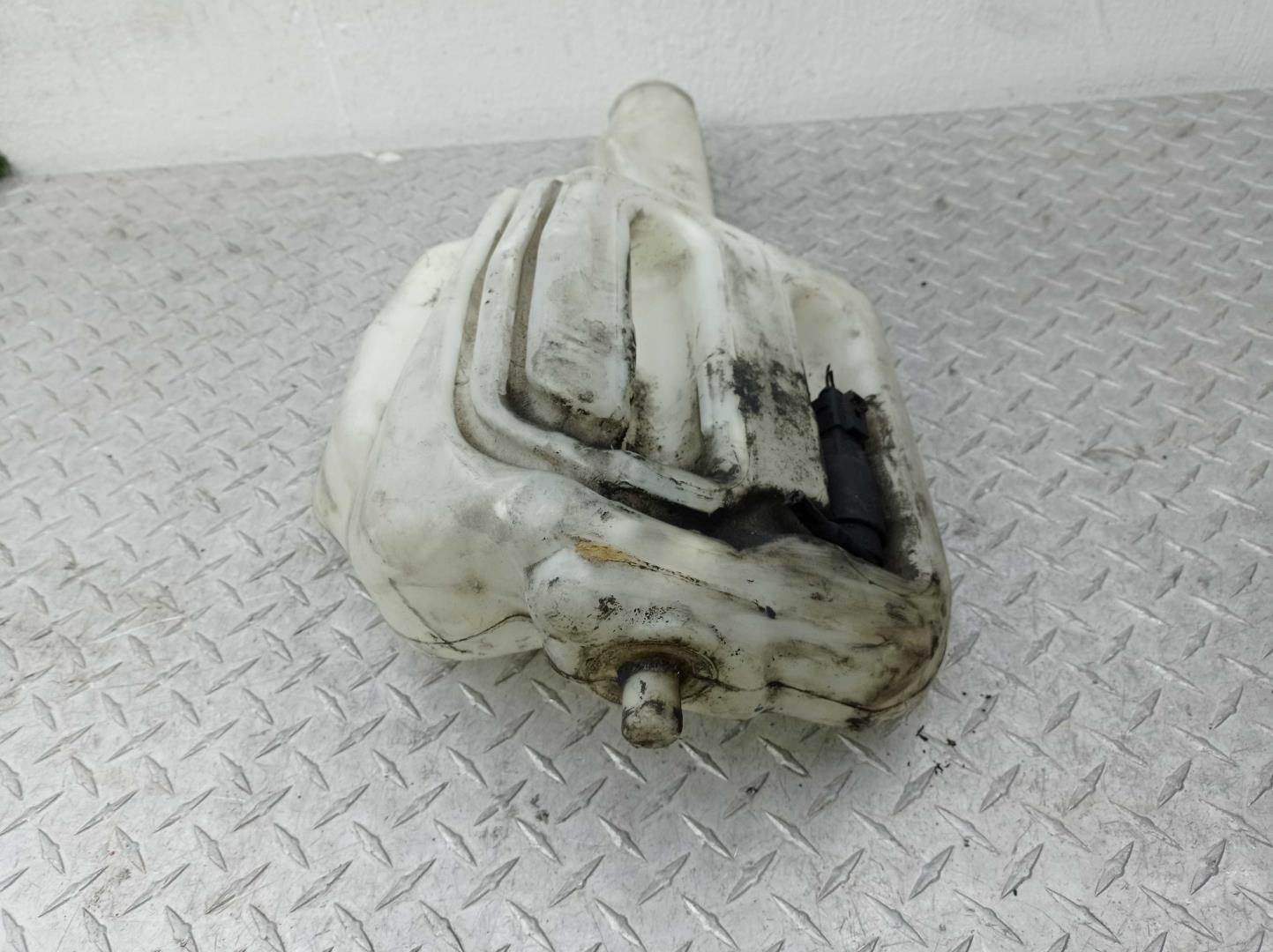 Бачок омывателя лобового стекла