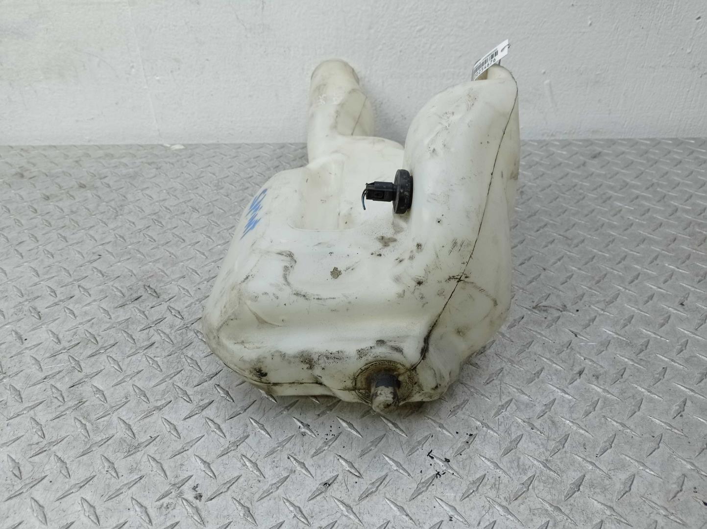 Бачок омывателя лобового стекла