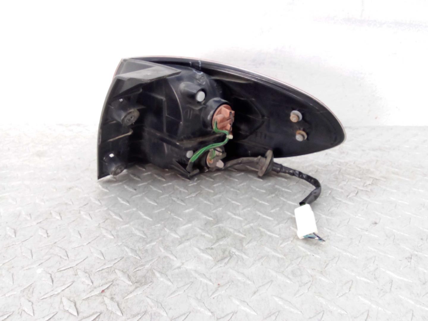 Фонарь задний наружный левый