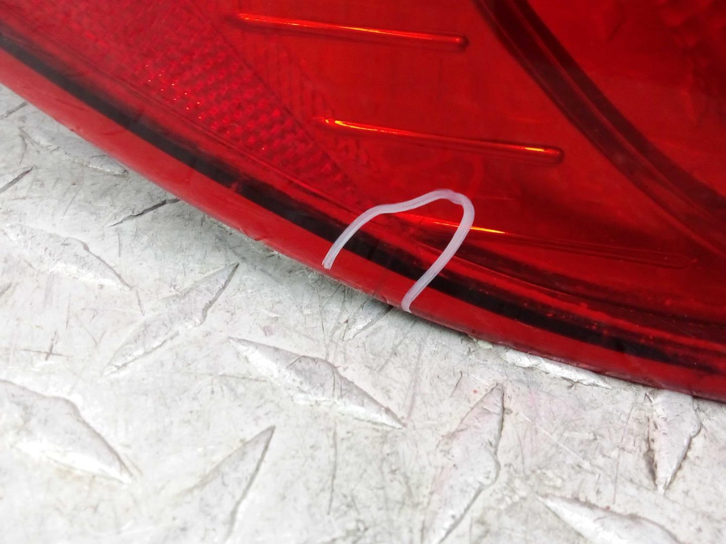 Фонарь задний наружный левый